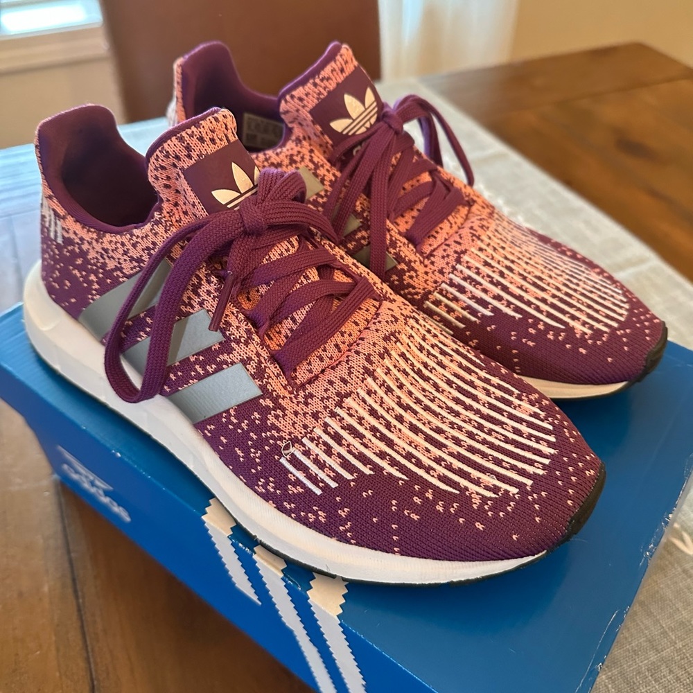 Women Adidas Swift Run size US 8